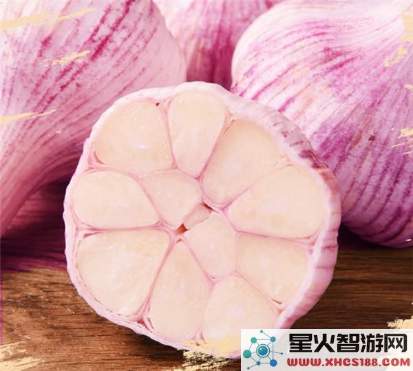 腊八蒜为何会变绿？它的营养价值和健康益处你了解多少？