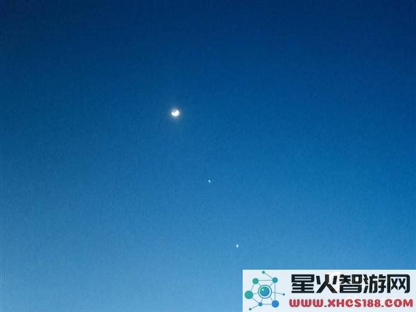 全国多个城市同时观察到金星、木星与弯月排列成线的壮观天象