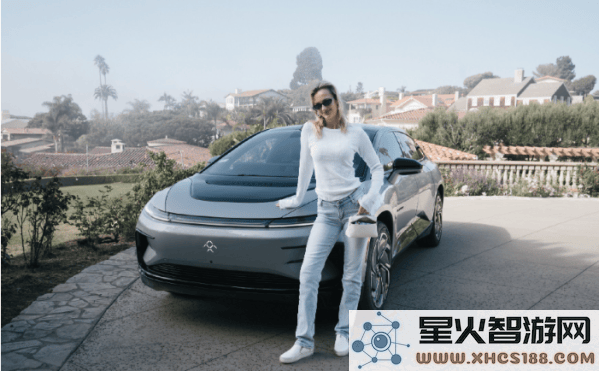 超模设计师SuedeBrooks与FF91携手共创未来出行新篇章，迎接全新主人