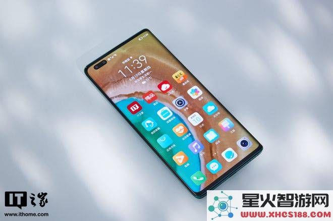 荣耀联手哪吒迎新春，共庆2025魔法科技年货盛典！